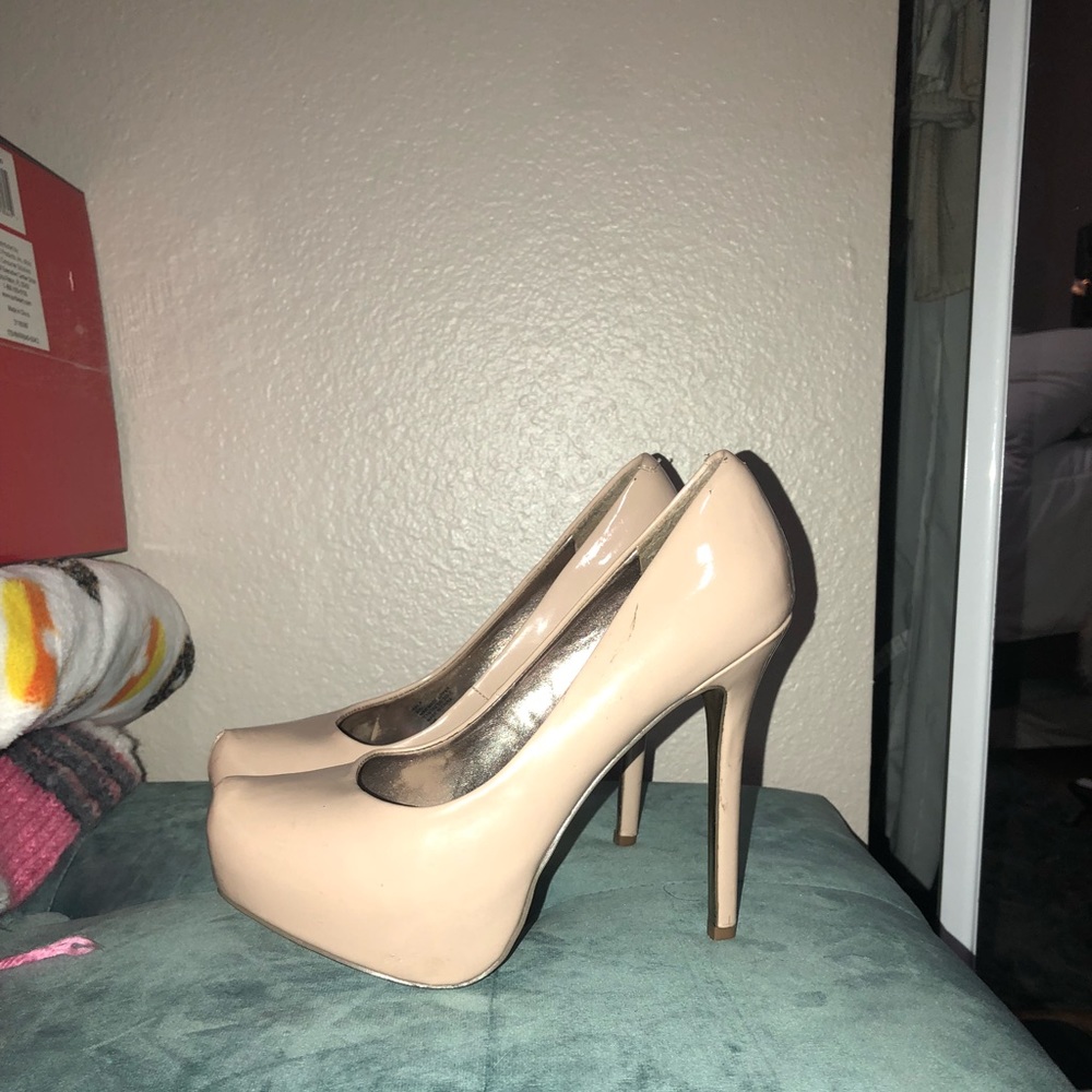 Steve Madden Nude high heel pumps